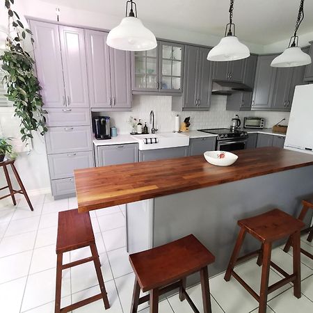 4 Bedroom 3 Washroom Charming Home In Markham With Warm Cozy Vibe Luaran gambar