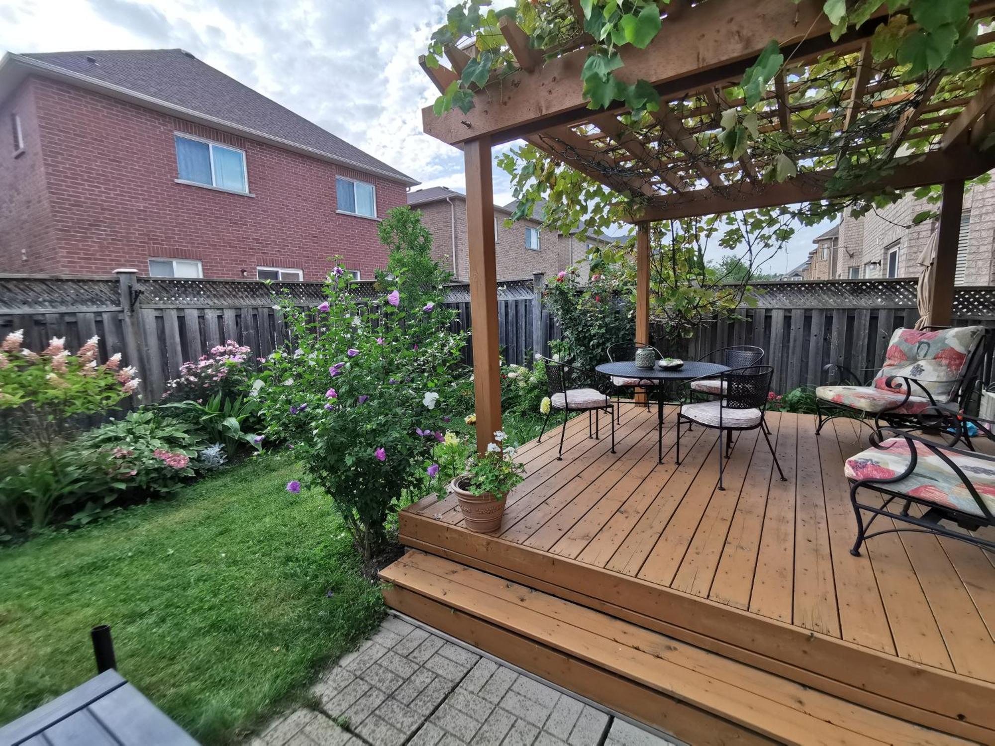 4 Bedroom 3 Washroom Charming Home In Markham With Warm Cozy Vibe Luaran gambar