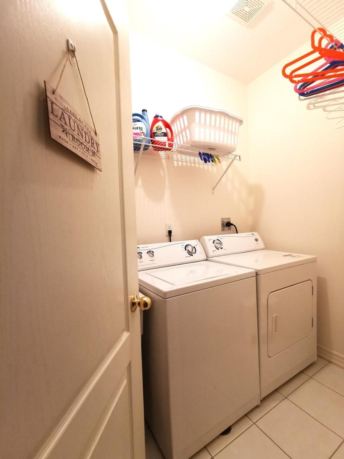 4 Bedroom 3 Washroom Charming Home In Markham With Warm Cozy Vibe Luaran gambar
